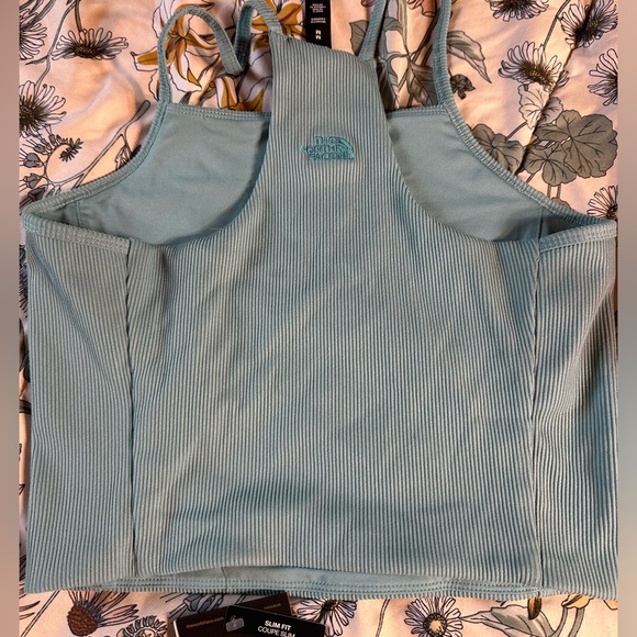 NWTs size medium The North Face workout tank - Picture 2 of 7